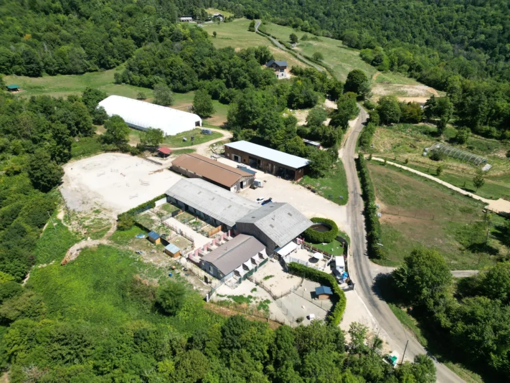 Vue panoramique des Écuries du Bario